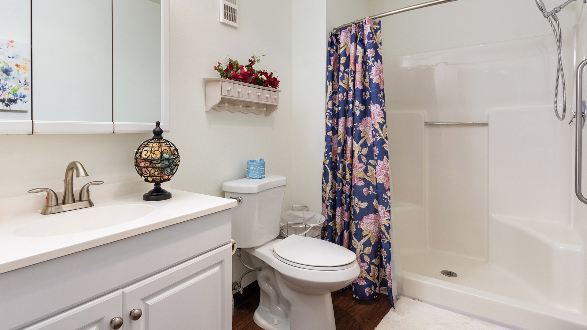 Holiday Willow Park apartment bathroom