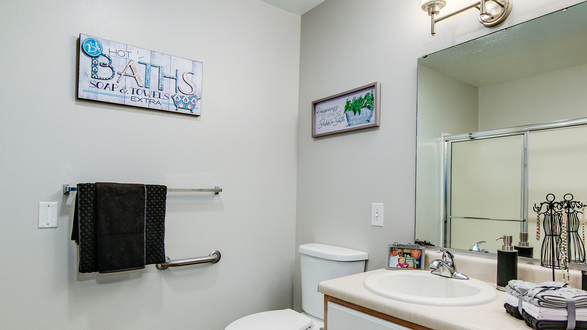 Holiday Cowhorn Creek Estates apartment bath