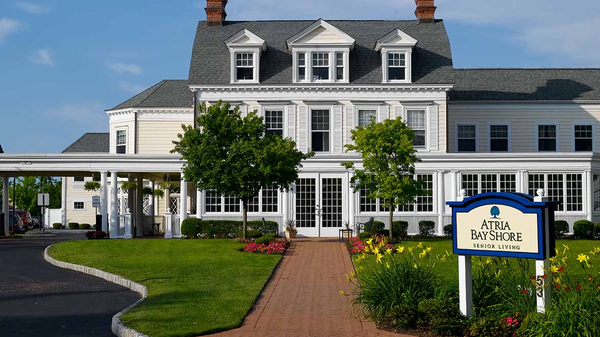 Atria Assisted Living Options in Suffolk County, NY | Atria
